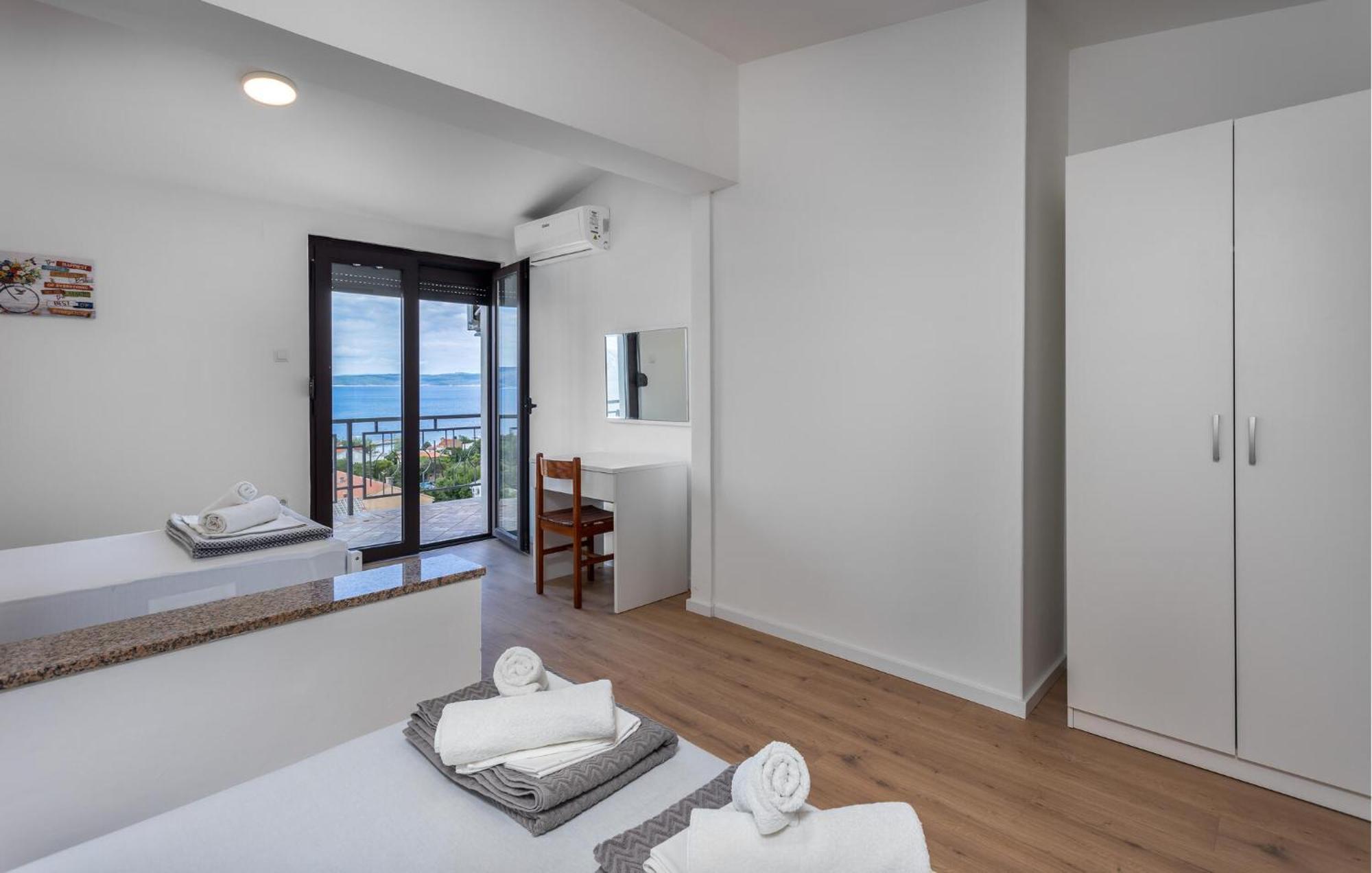 Cozy Apartment In Novi Vinodolski With Kitchen Exteriér fotografie