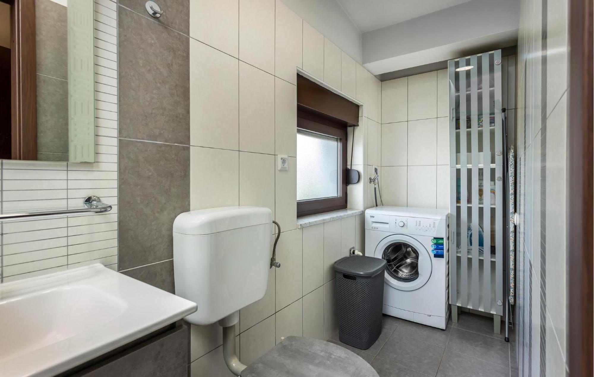 Cozy Apartment In Novi Vinodolski With Kitchen Exteriér fotografie